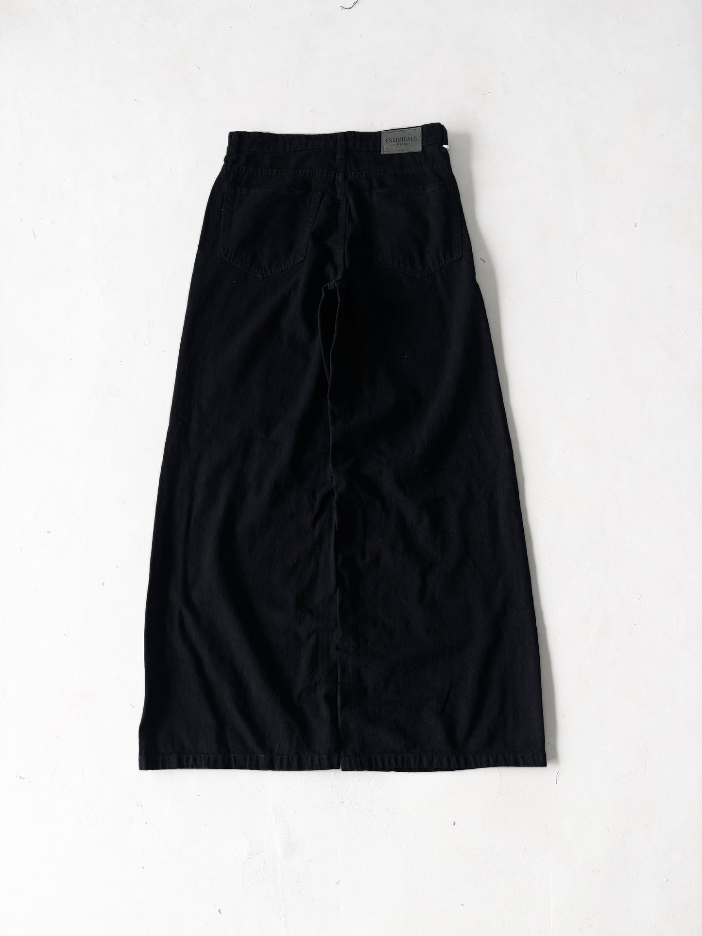 BLACK WIDE