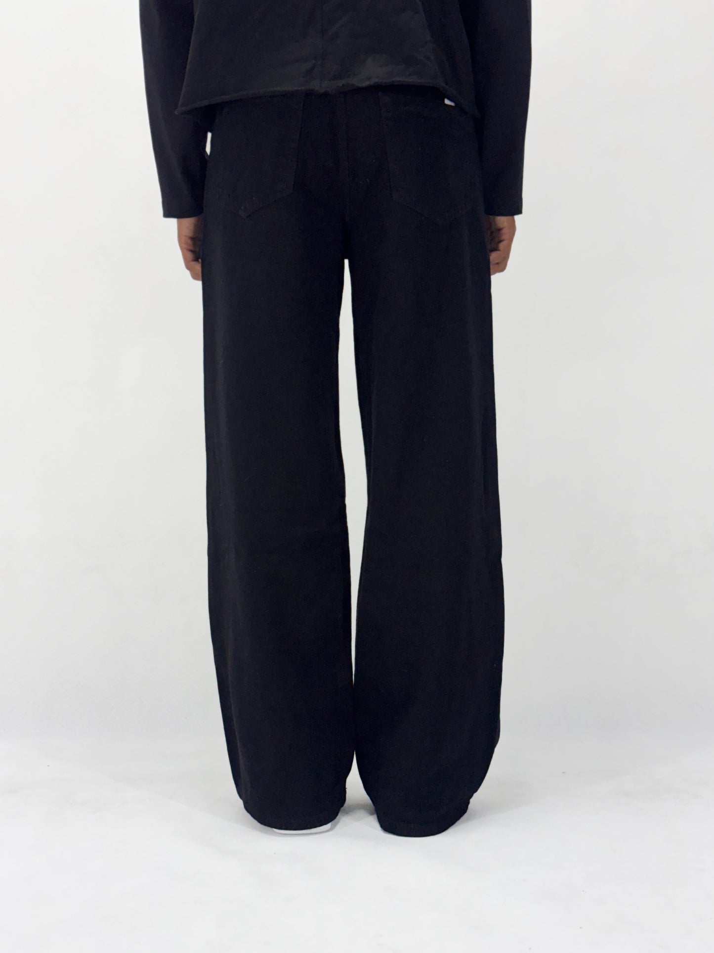 BLACK WIDE