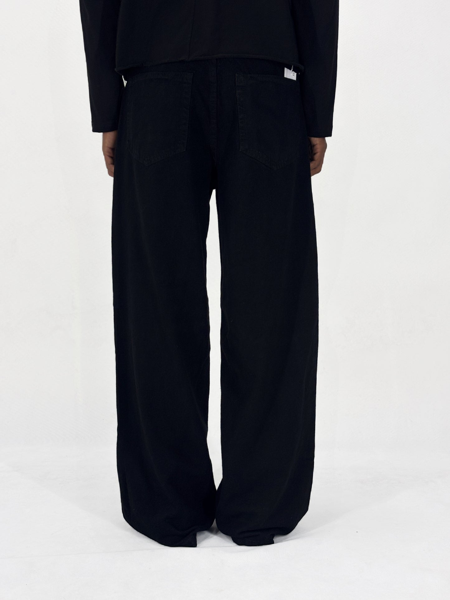 BLACK WIDE
