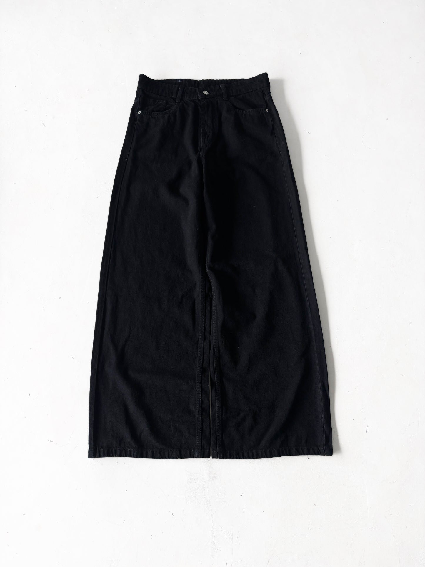 BLACK WIDE